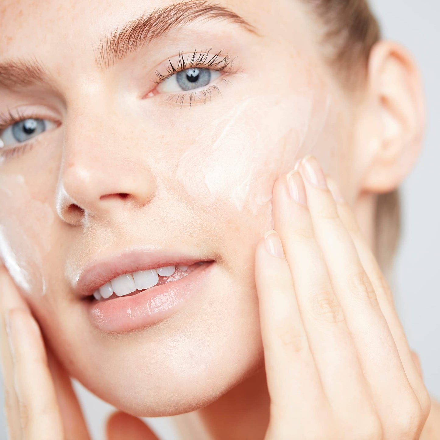 ELEMIS Papaya Enzyme Peel, Gentle Face Exfoliator Infused with Natural Fruit Enzymes, Non-Abrasive Cream Exfoliator to Smooth and Revitalise, Facial Exfoliator to Clarify Tired Skin, 50ml